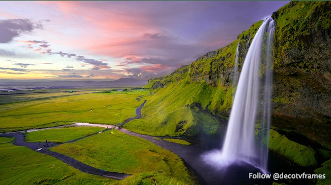 Paisaje idílico con una cascada. 